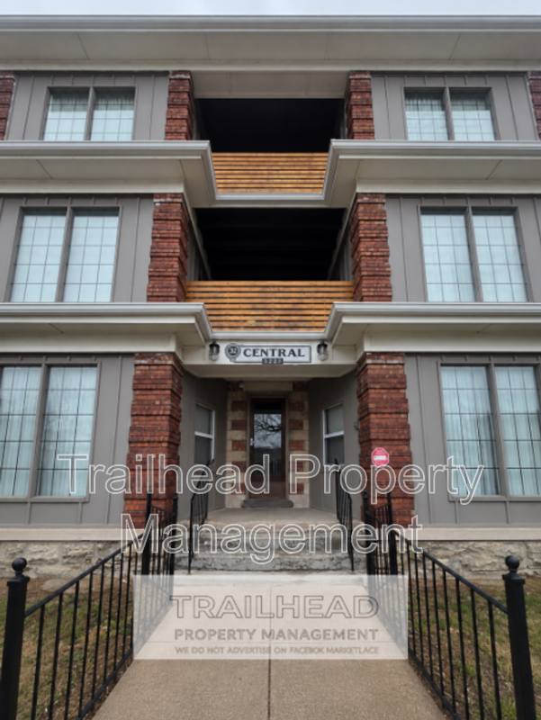 Apartment for rent at 3227 Central St #3, Kansas City, MO 64111