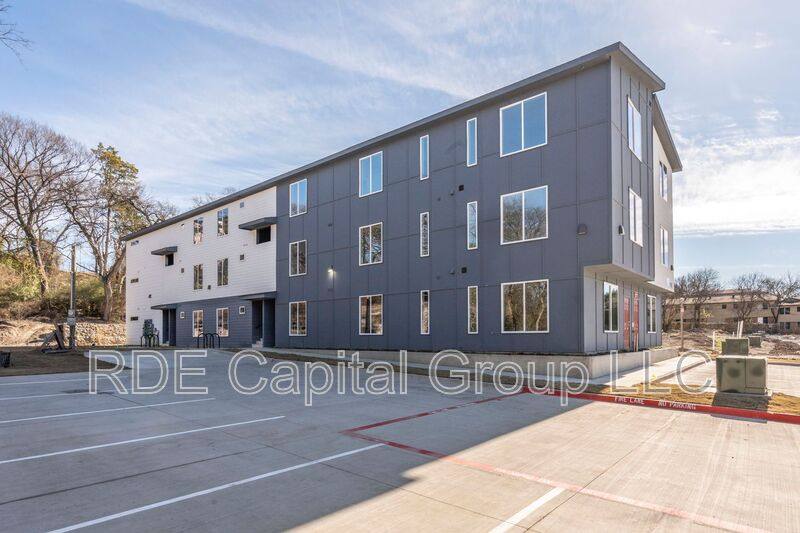 Apartment for rent at 948 S Corinth St Rd #8, Dallas, TX 75215