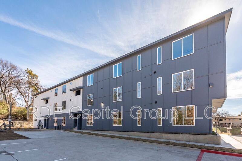 Apartment for rent at 948 S Corinth St Rd #3, Dallas, TX 75215