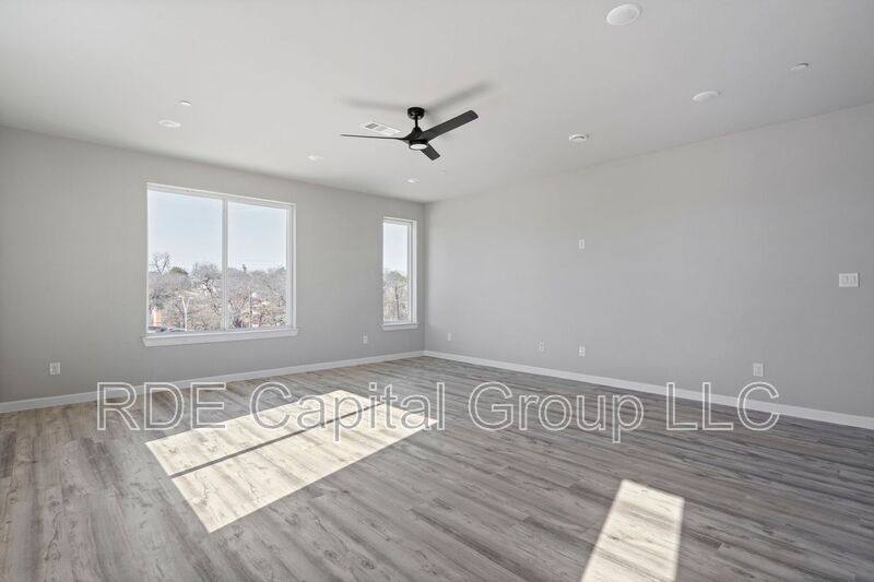 Apartment for rent at 948 S Corinth St Rd #3, Dallas, TX 75215