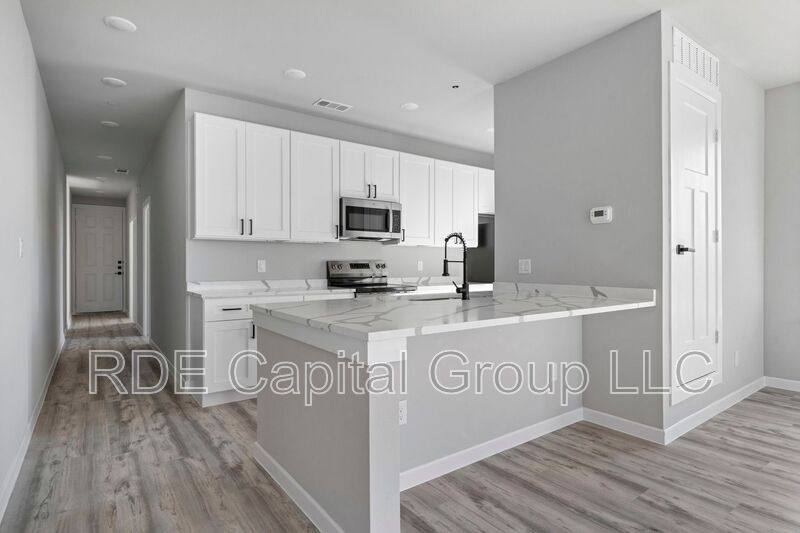 Apartment for rent at 948 S Corinth St Rd #3, Dallas, TX 75215