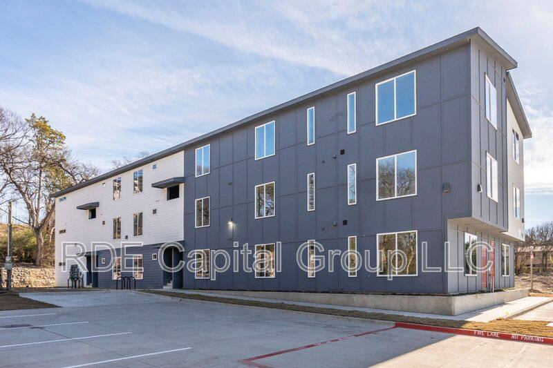 Apartment for rent at 948 S Corinth St Rd #3, Dallas, TX 75215
