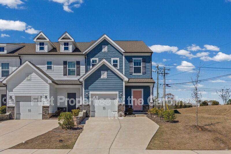 Townhouse for rent at 512 Station St, Clover, SC 29710