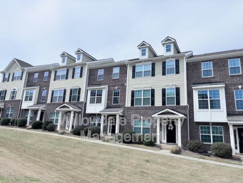 Townhouse for rent at 6025 Kentworth Dr, Holly Springs, NC 27540