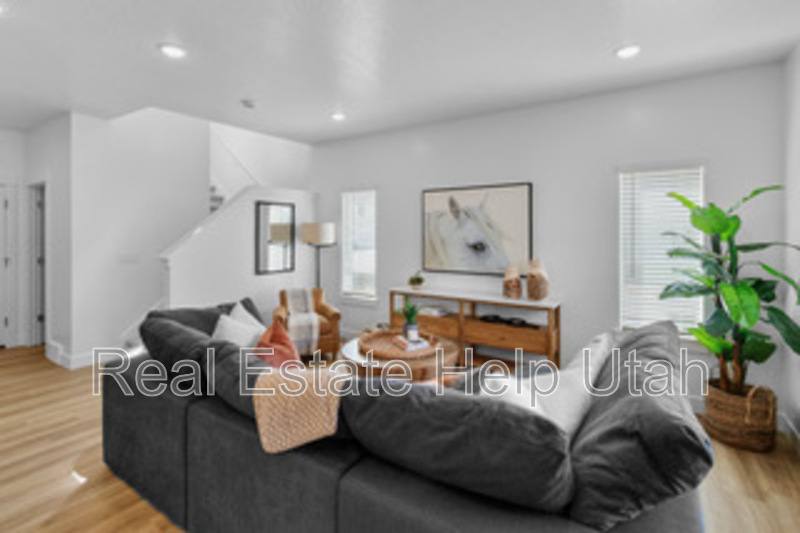 Townhouse for rent at 281 W 1150 N, Palo Alto, CA 94302
