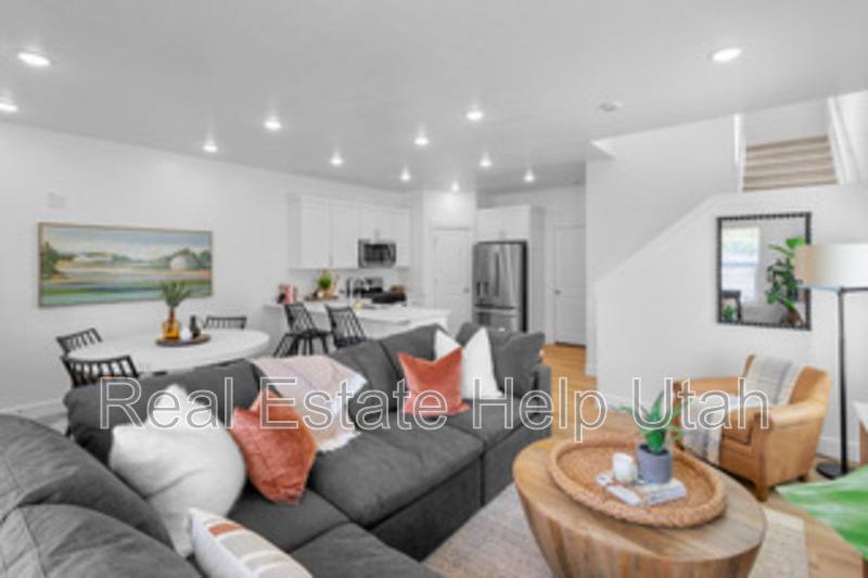 Townhouse for rent at 281 W 1150 N, Palo Alto, CA 94302