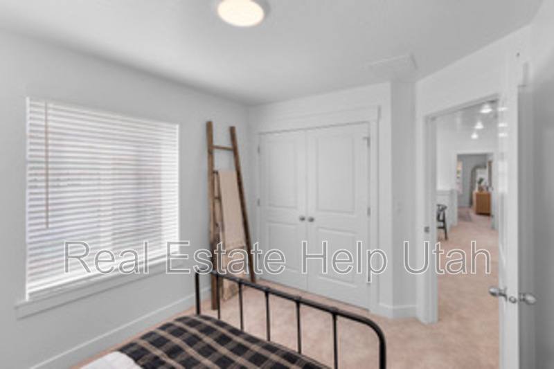 Townhouse for rent at 281 W 1150 N, Palo Alto, CA 94302