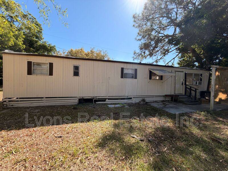 House for rent at 8028 Breeze Dr, North Fort Myers, FL 33917