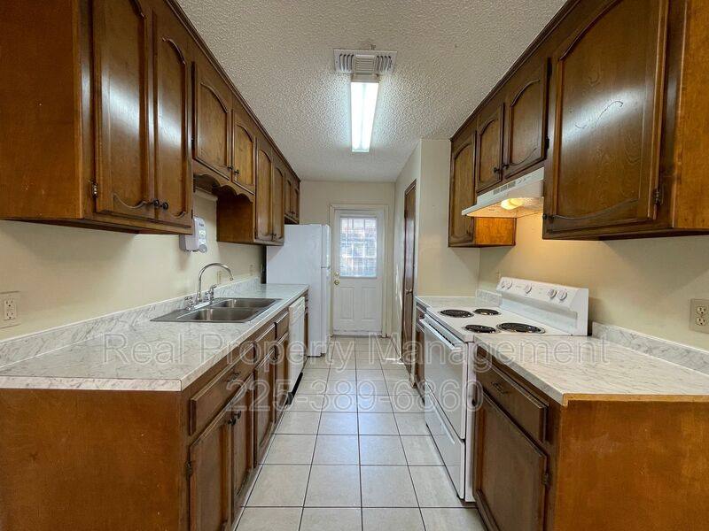 Apartment for rent at 10642 Stanley Aubin Lane #C, Baton Rouge, LA 70816