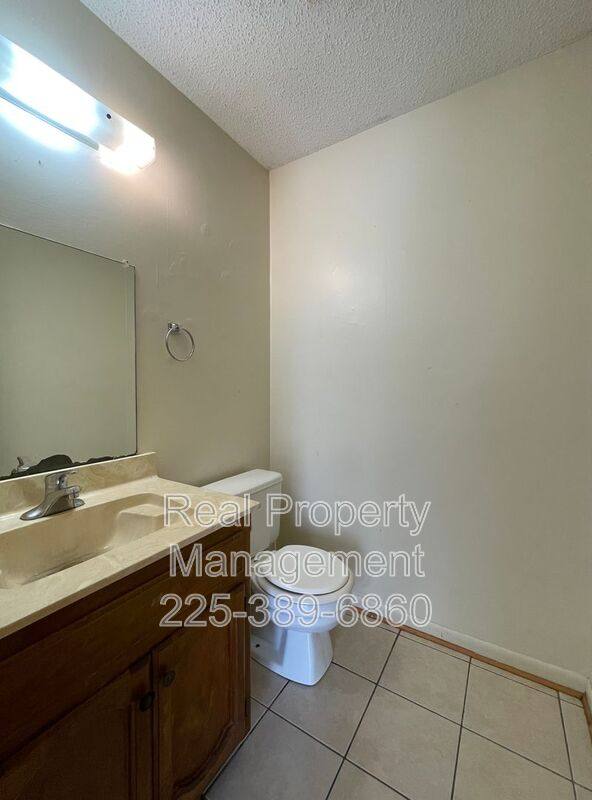 Apartment for rent at 10642 Stanley Aubin Lane #C, Baton Rouge, LA 70816