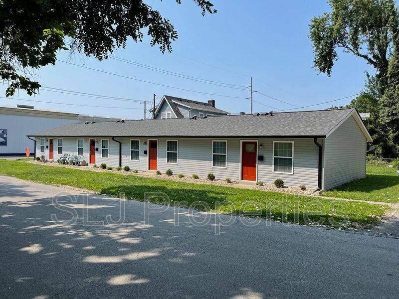 Apartment for rent at 614 E Chestnut #4, Jeffersonville, IN 47130