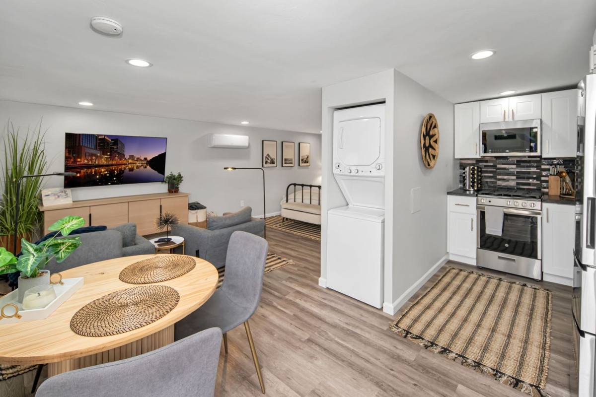 Apartment for rent at 437 Alameda Blv-Adu, Coronado, CA 92118