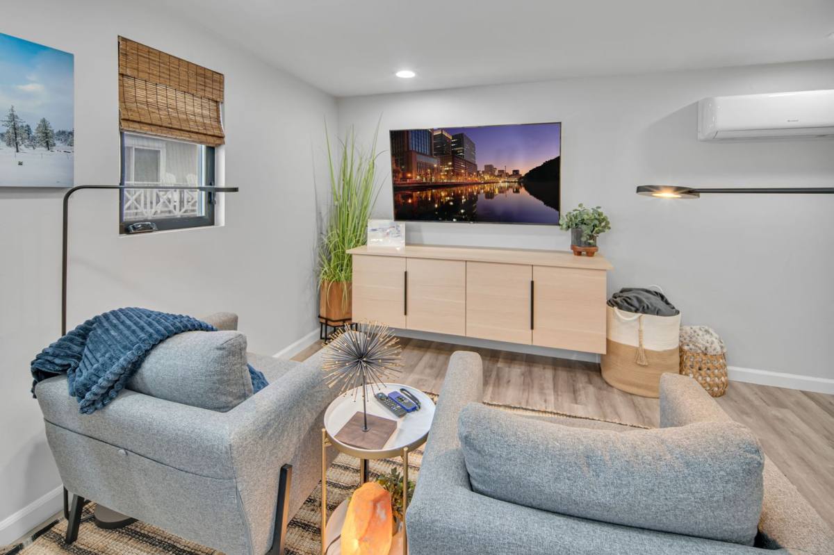 Apartment for rent at 437 Alameda Blv-Adu, Coronado, CA 92118