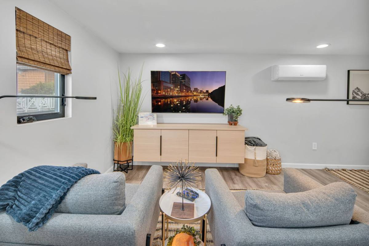 Apartment for rent at 437 Alameda Blv-Adu, Coronado, CA 92118