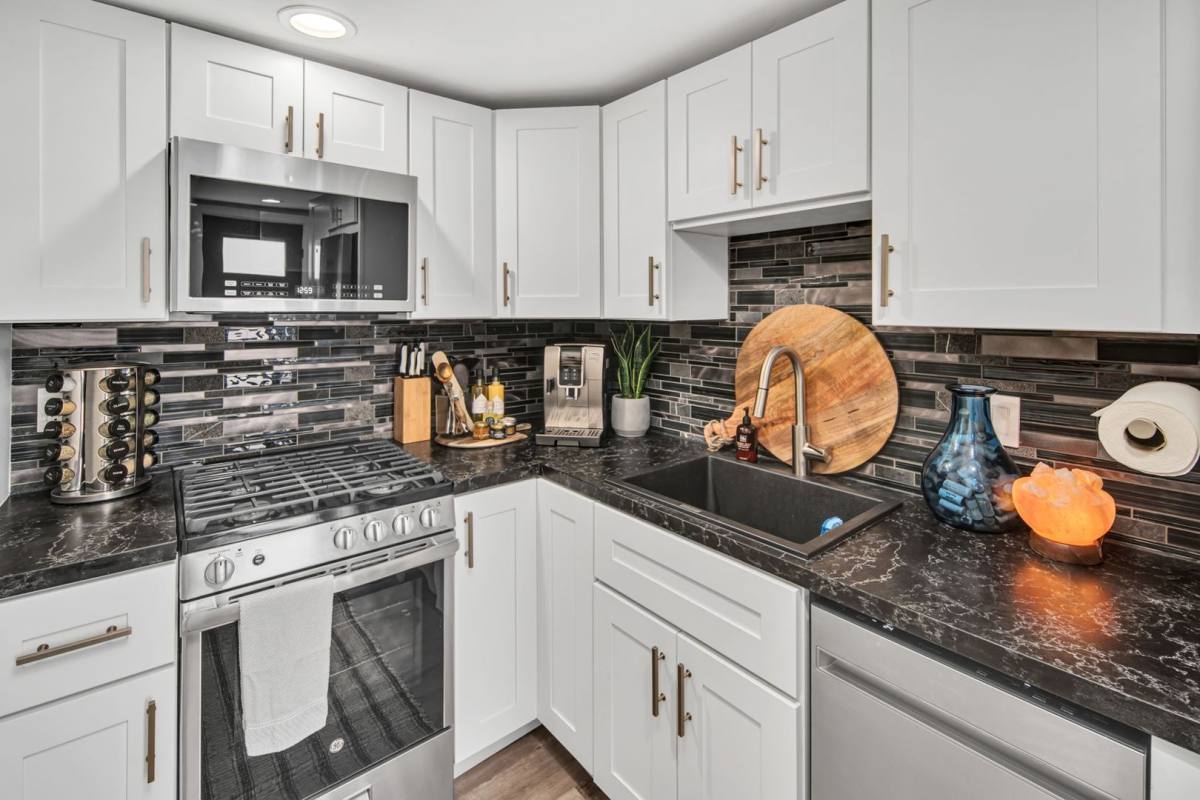 Apartment for rent at 437 Alameda Blv-Adu, Coronado, CA 92118
