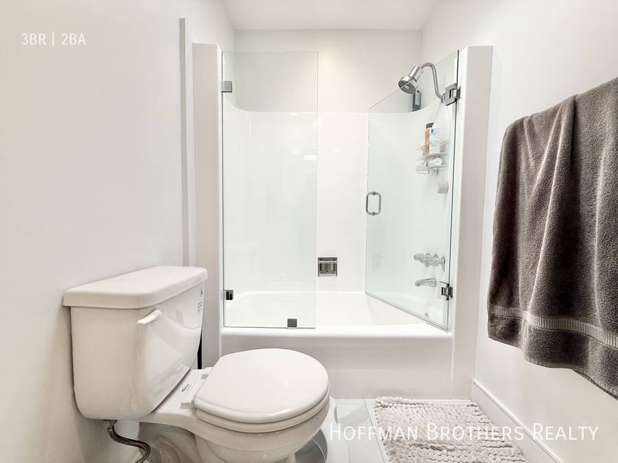 Apartment for rent at 1102 11th St #308, Santa Monica, CA 90403