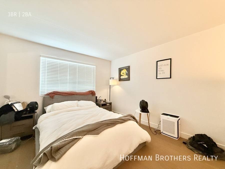 Apartment for rent at 1102 11th St #308, Santa Monica, CA 90403