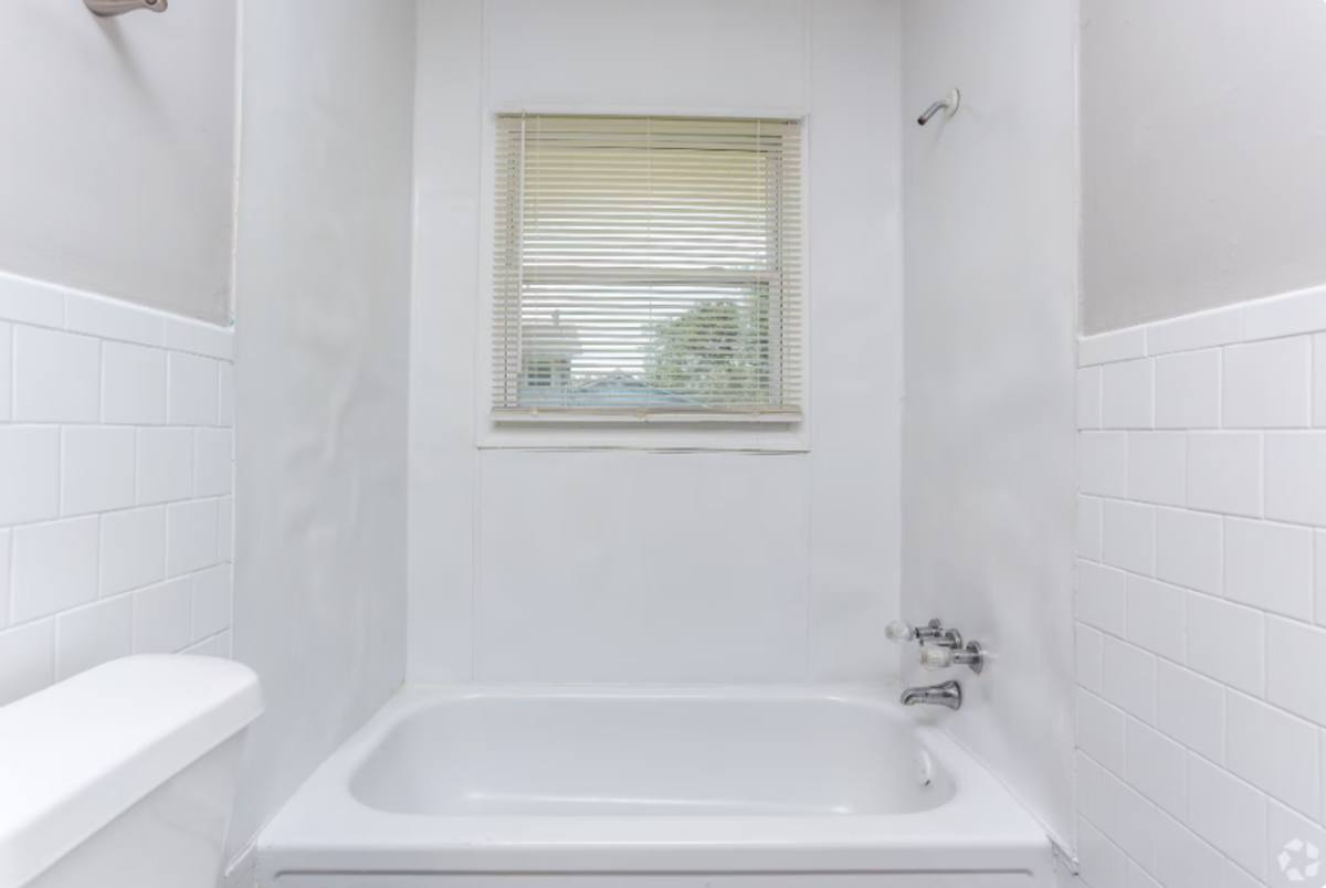 Apartment for rent at 320 Veterans Dr, Thomaston, GA 30286