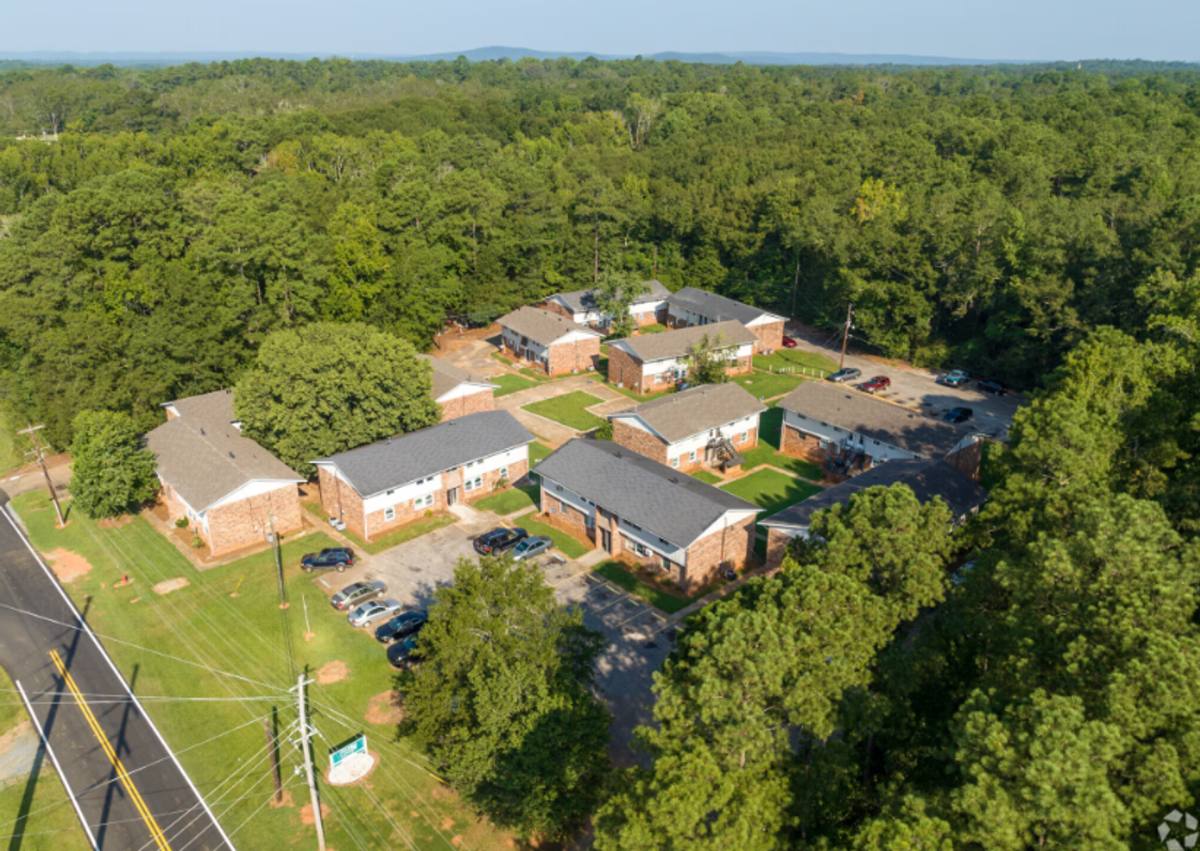 Apartment for rent at 320 Veterans Dr, Thomaston, GA 30286