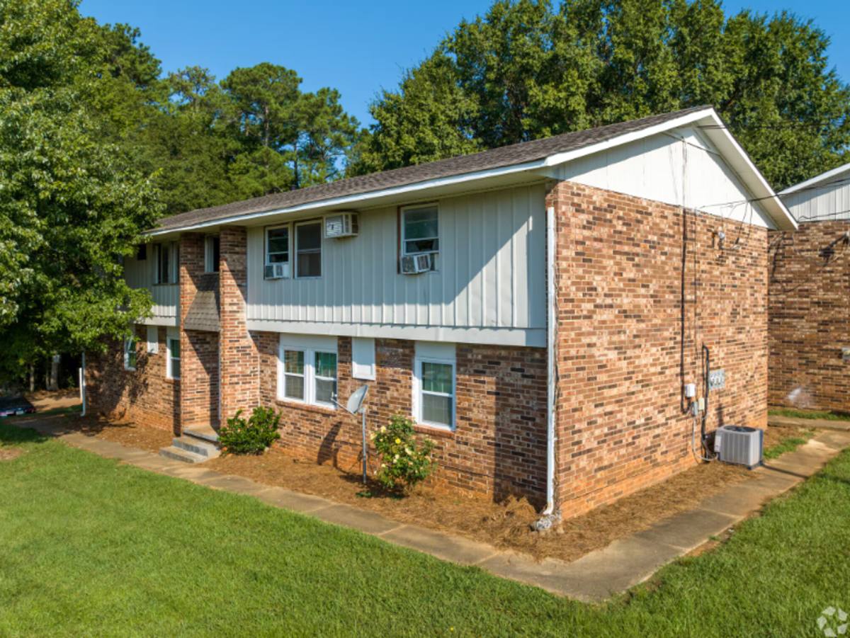Apartment for rent at 320 Veterans Dr, Thomaston, GA 30286