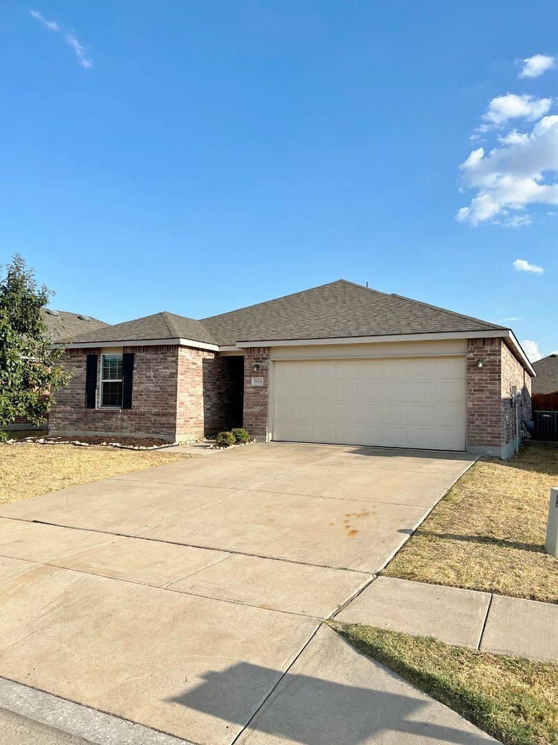 House for rent at 5825 Mountain Bluff Dr, Fort Worth, TX 76179