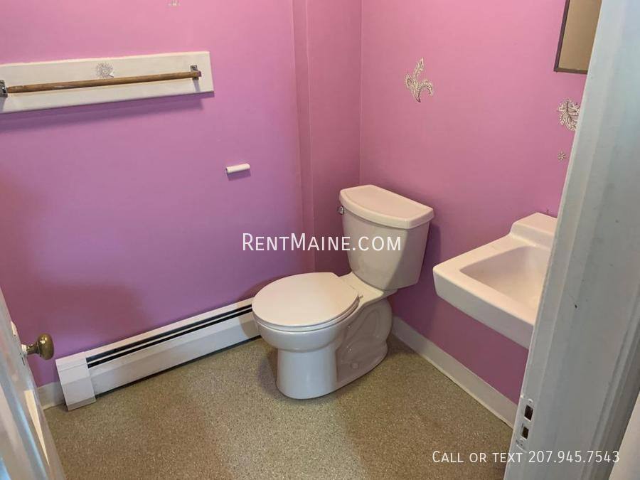 Apartment for rent at 15 Elm St #4, Bangor, ME 04401