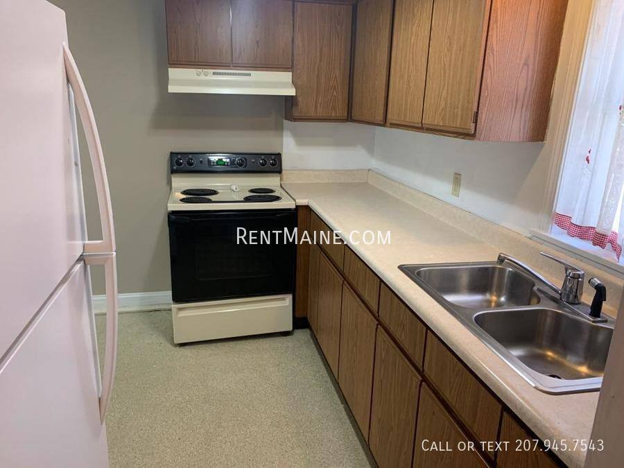 Apartment for rent at 15 Elm St #4, Bangor, ME 04401