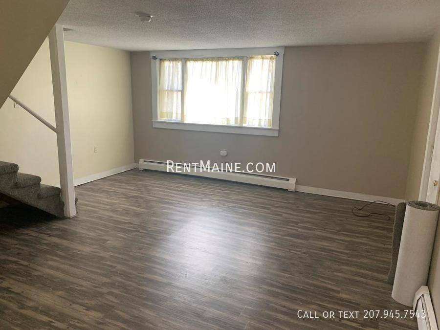 Apartment for rent at 15 Elm St #4, Bangor, ME 04401