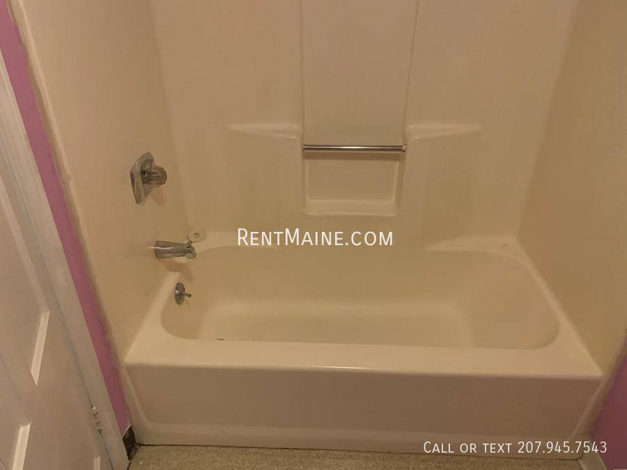 Apartment for rent at 15 Elm St #4, Bangor, ME 04401