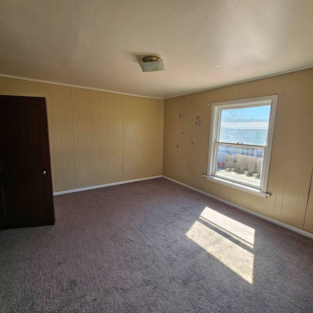Apartment for rent at 303 Phillips St, New Castle, PA 16101