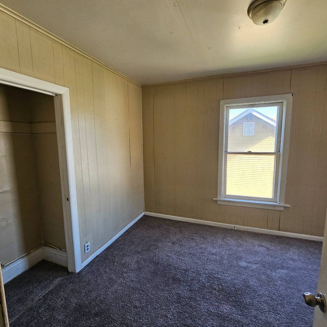 Apartment for rent at 303 Phillips St, New Castle, PA 16101