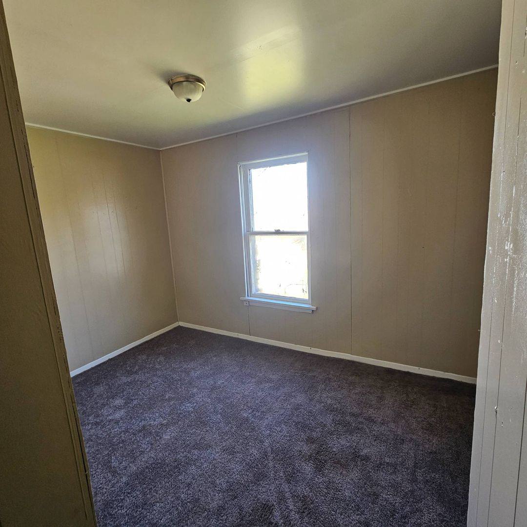 Apartment for rent at 303 Phillips St, New Castle, PA 16101