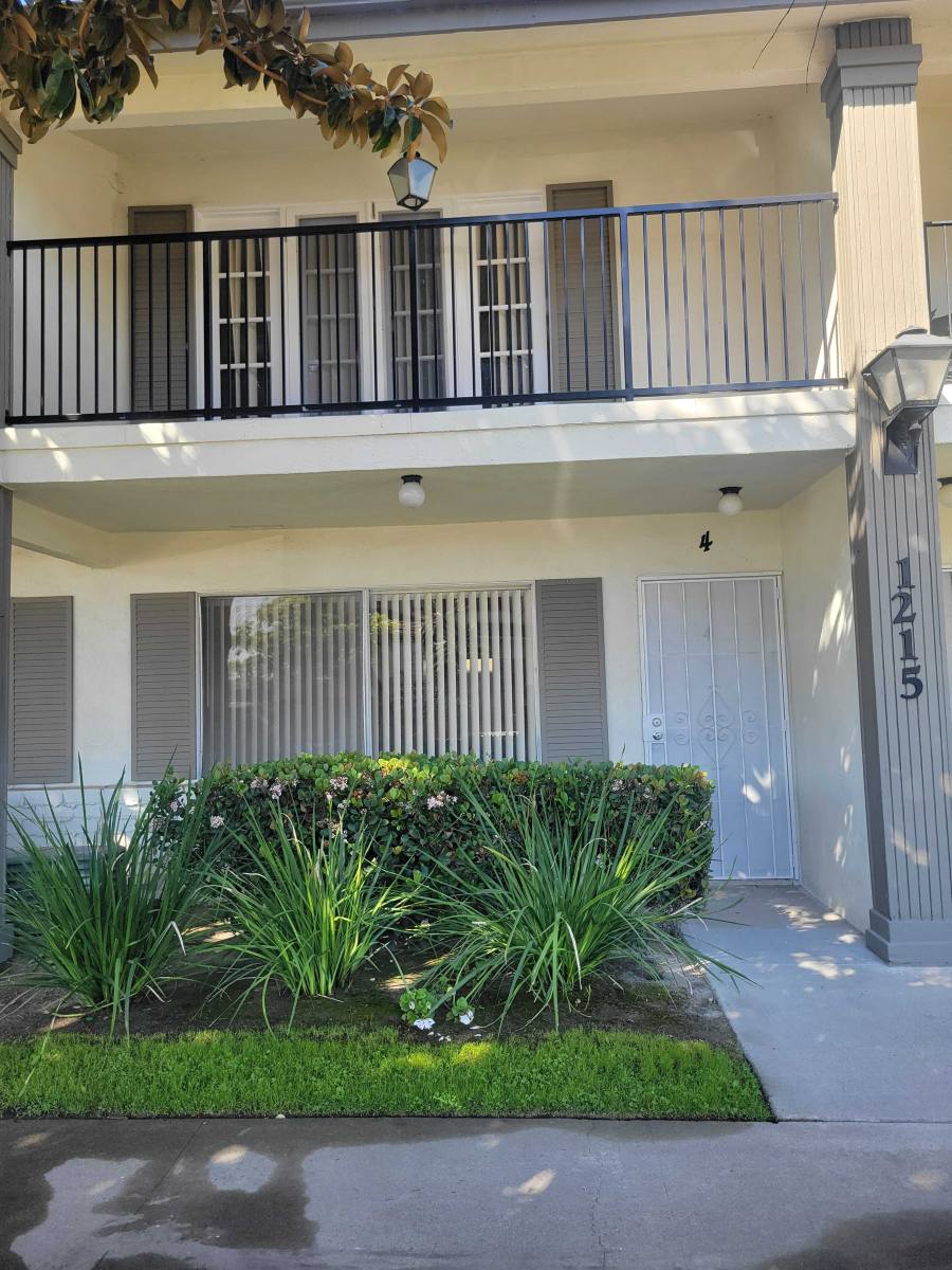 Townhouse for rent at 1215 S Empire St #11, Anaheim, CA 92804
