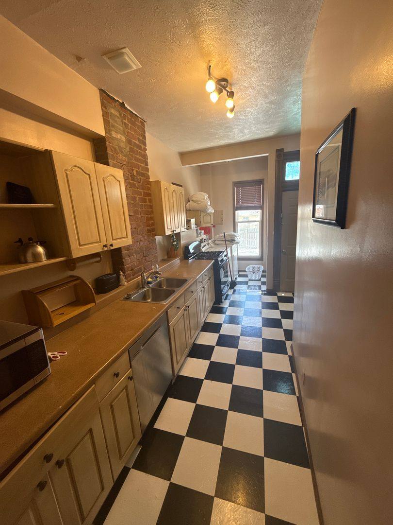 House for rent at 1315 S 32 St, Omaha, NE 68105