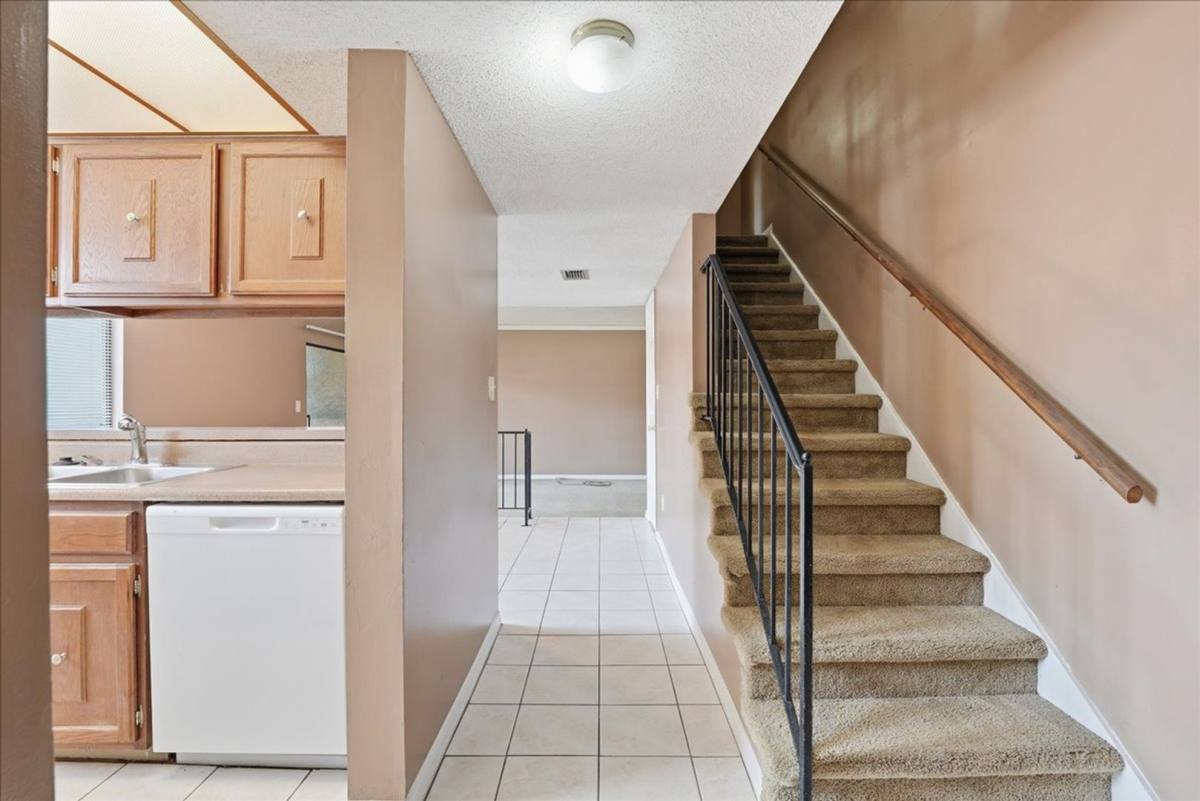 Townhouse for rent at 1428 Oak Place #C, Apopka, FL 32712