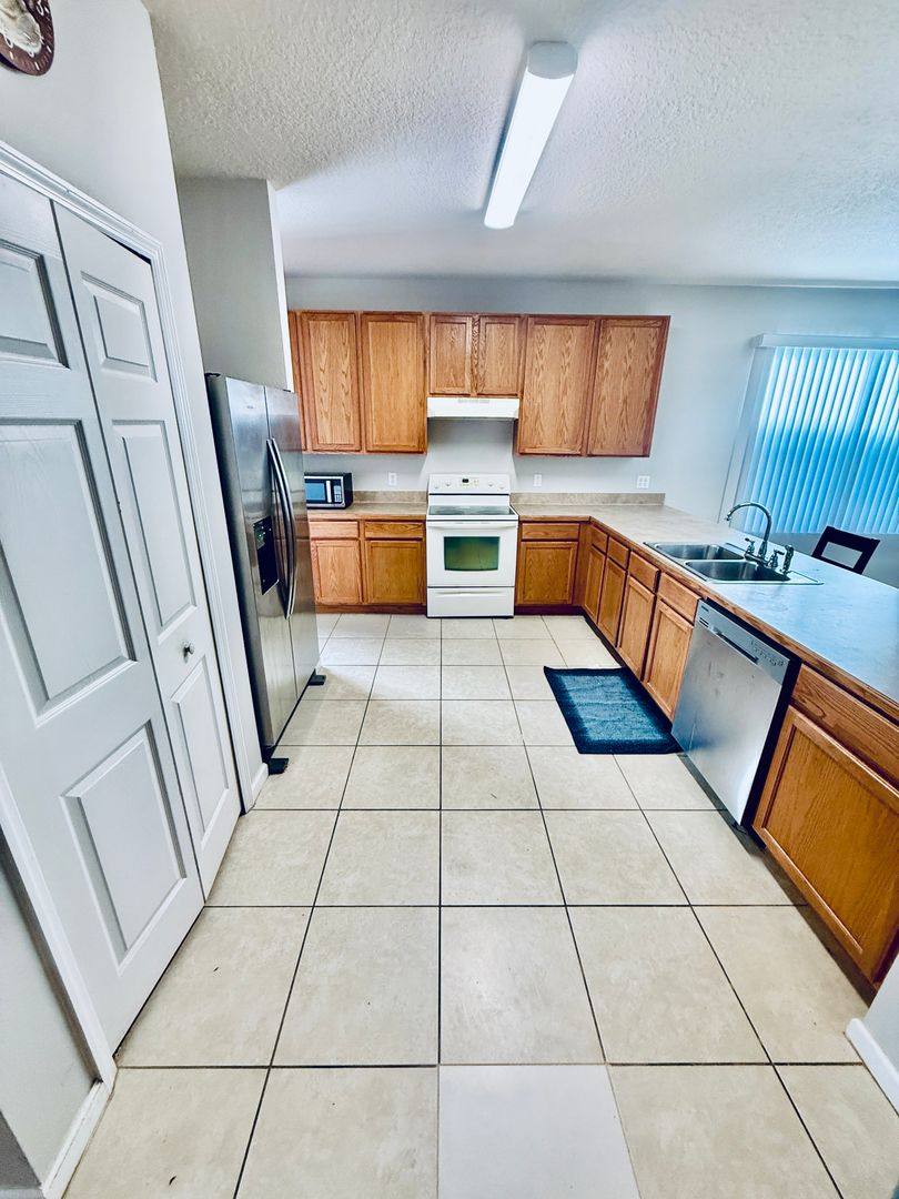 House for rent at 402 Breckenridge Circle SE, Palm Bay, FL 32909