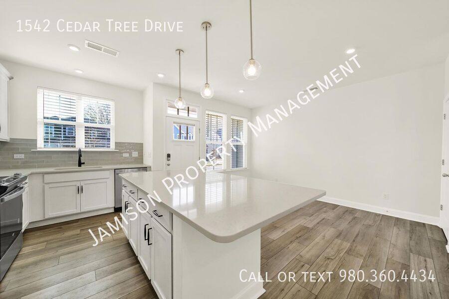 Townhouse for rent at 1542 Cedar Tree Dr, Belmont, NC 28012