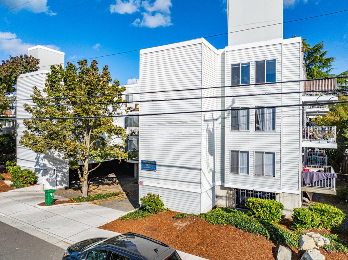 Apartment for rent at 11740 Greenwood Ave N, Seattle, WA 98133