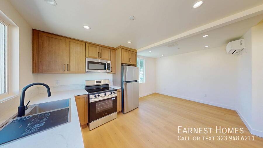 Apartment for rent at 6443 Satsuma Ave, North Hollywood, CA 91606