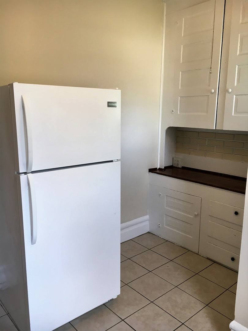 Apartment for rent at 431-433 E Tompkins St, Columbus, OH 43202