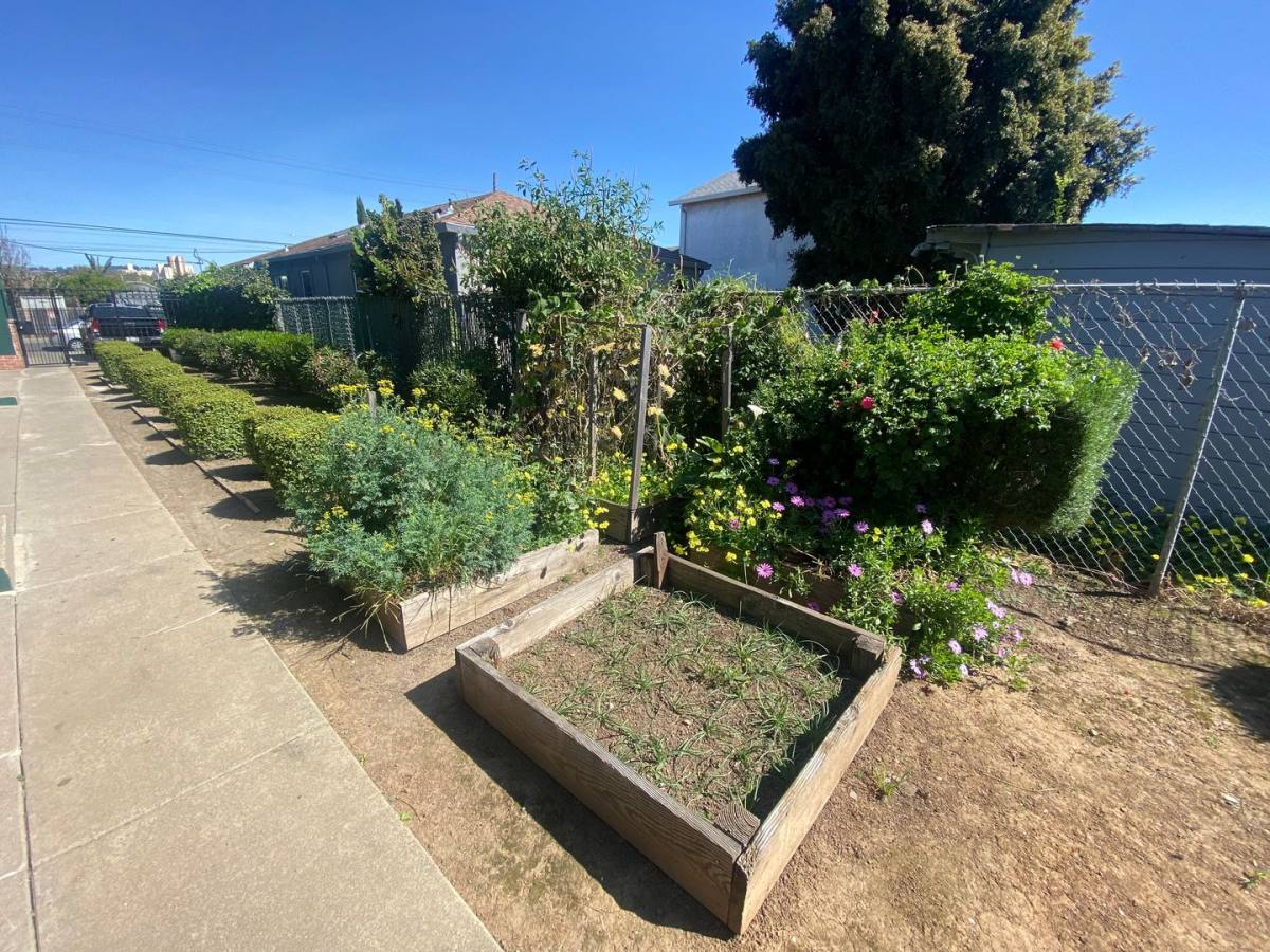 Apartment for rent at 8811 A St, Oakland, CA 94621