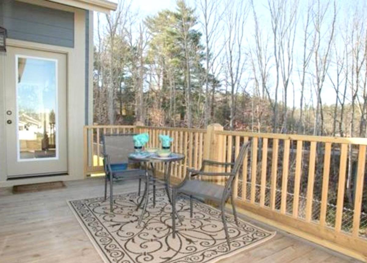 House for rent at 14 Loftin St, Weaverville, NC 28787