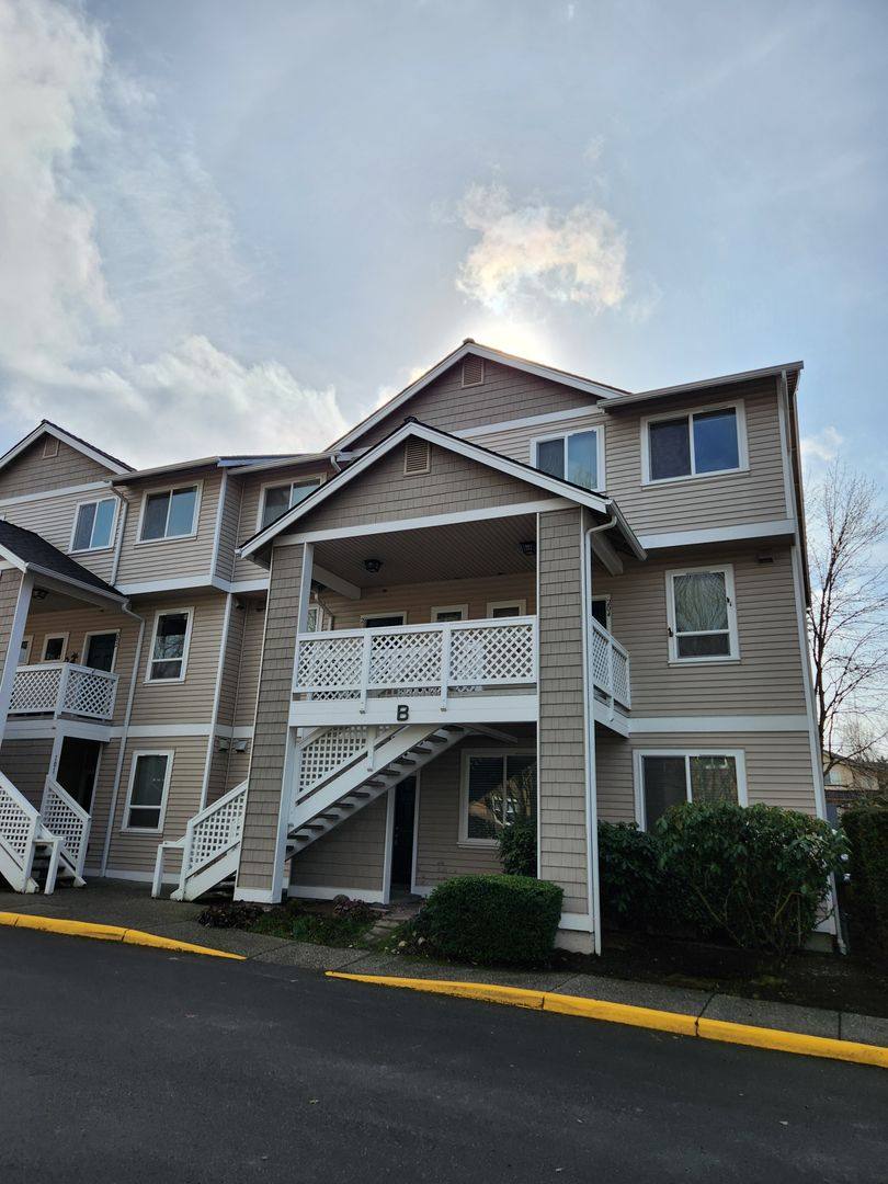 Condo for rent at 17827 80th Ave NE, Kenmore, WA 98028