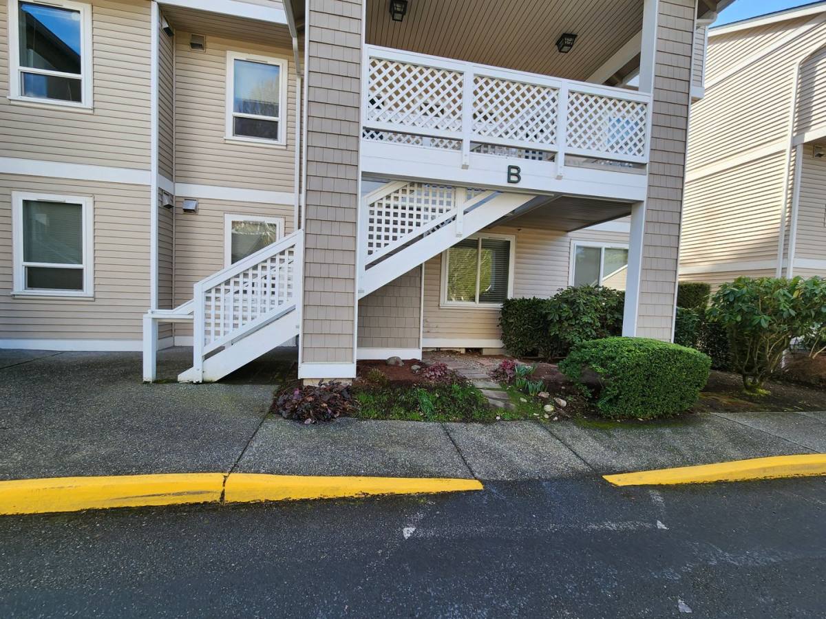 Condo for rent at 17827 80th Ave NE, Kenmore, WA 98028