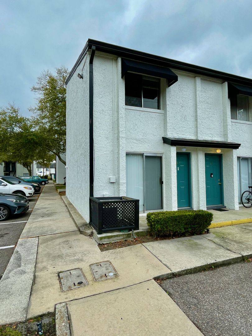 Townhouse for rent at 4113 S Semoran Blvd #12, Orlando, FL 32822
