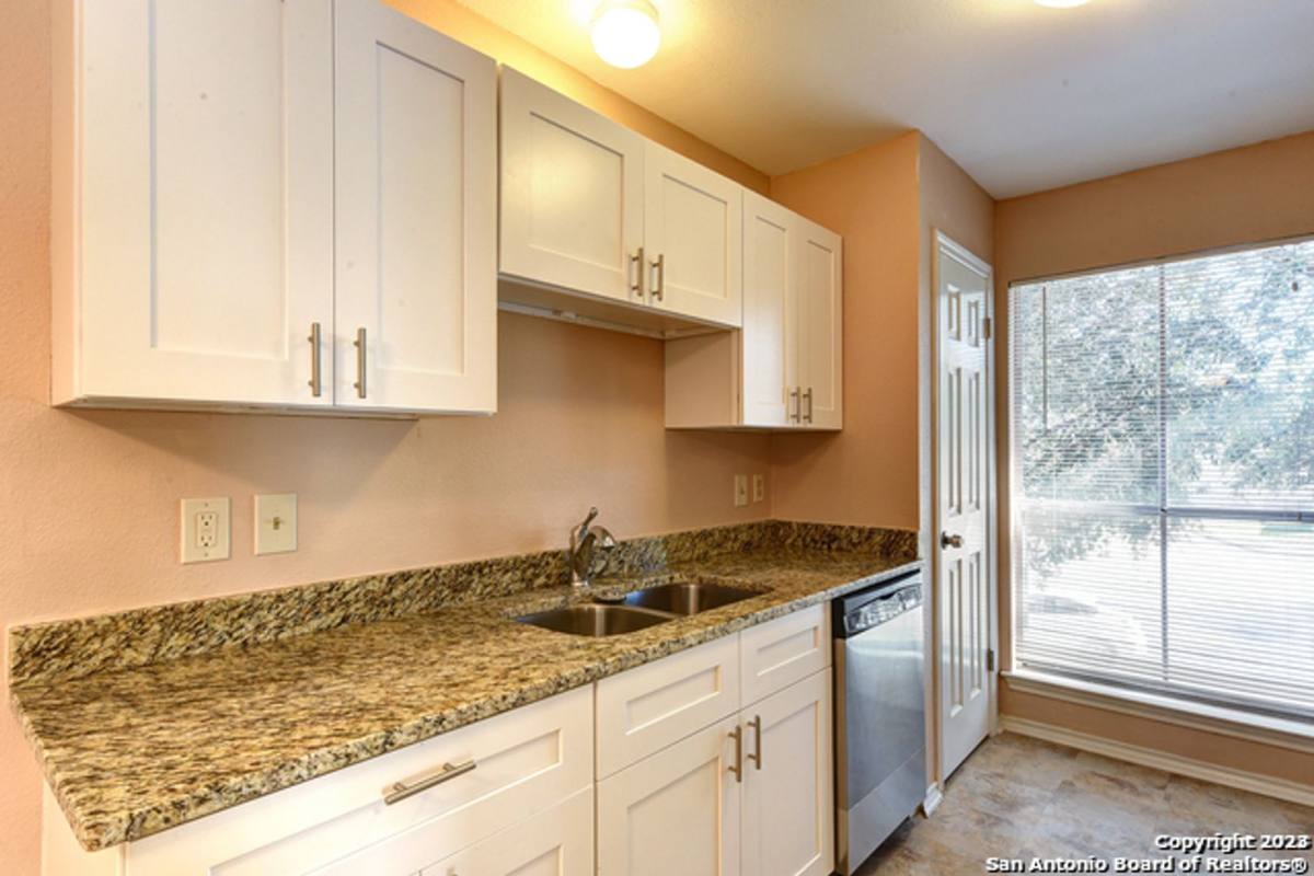 Condo for rent at 1431 Loma Alto Rd, San Antonio, TX 78232