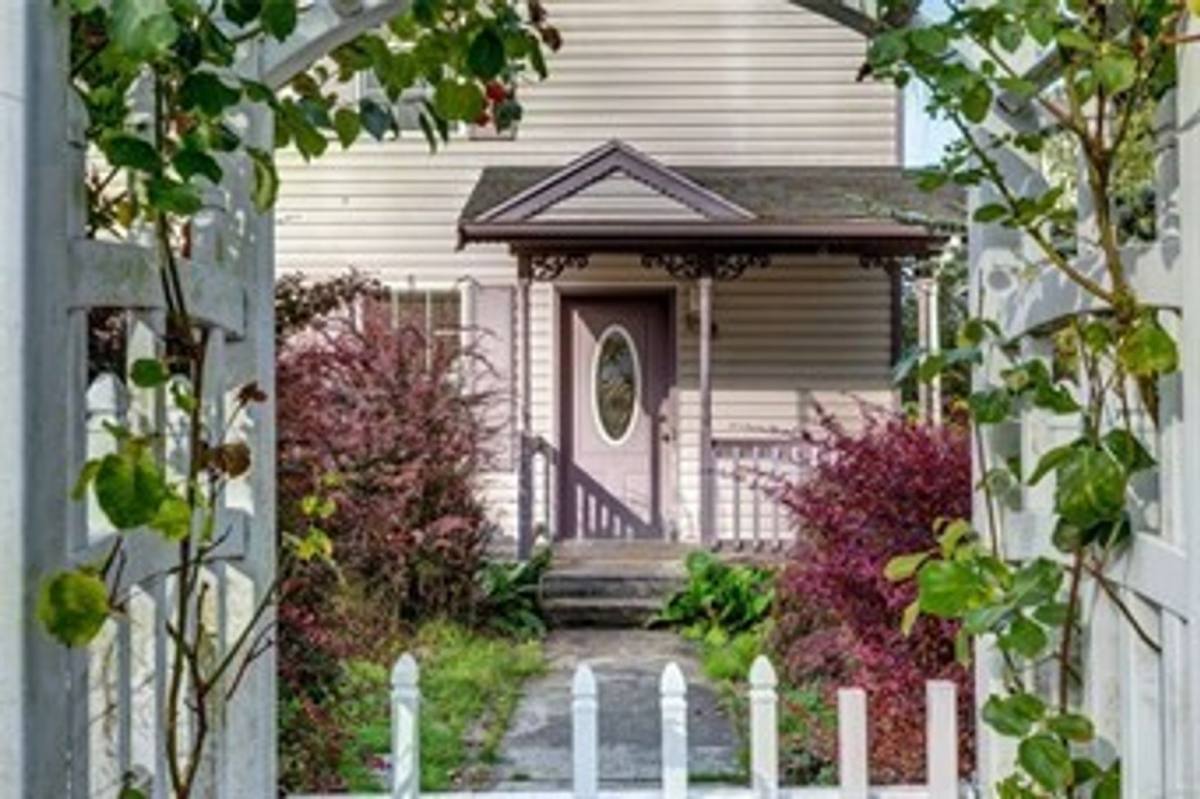 House for rent at 112 S 44th St, Bellingham, WA 98229