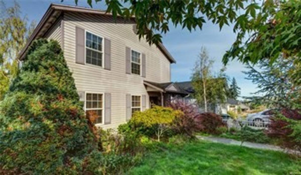 House for rent at 112 S 44th St, Bellingham, WA 98229