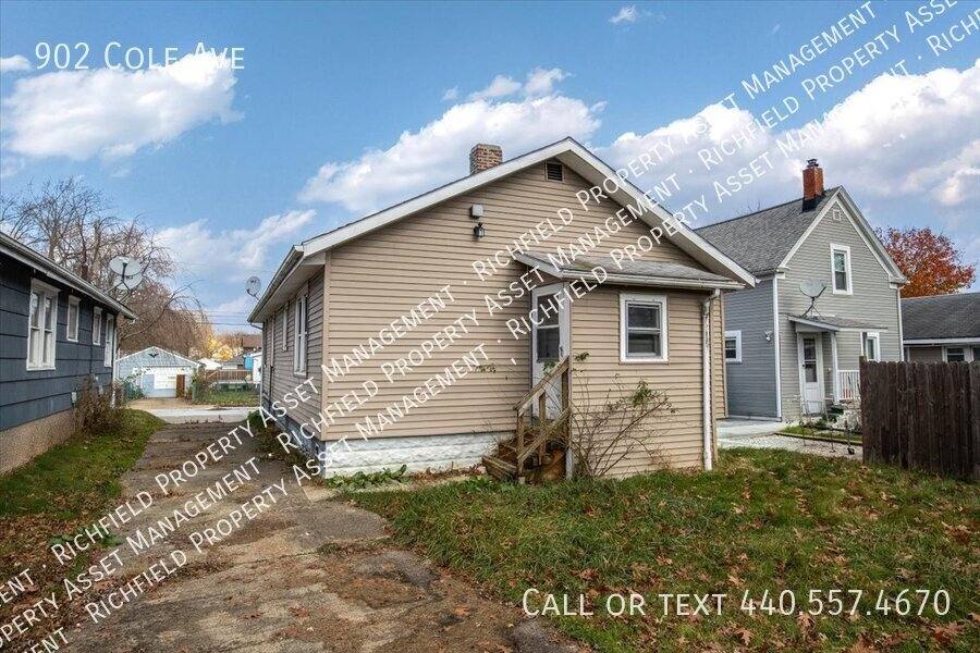 House for rent at 902 Cole Ave, Akron, OH 44306