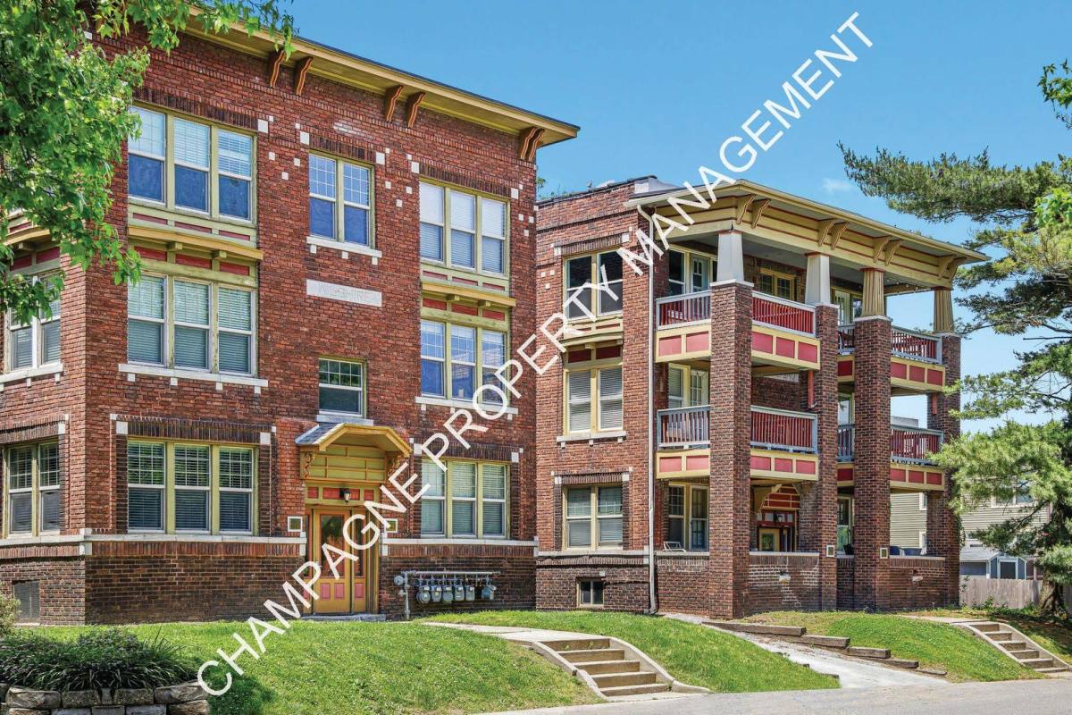 Apartment for rent at 3014 3016 Grand Ave, Kansas City, MO 64108